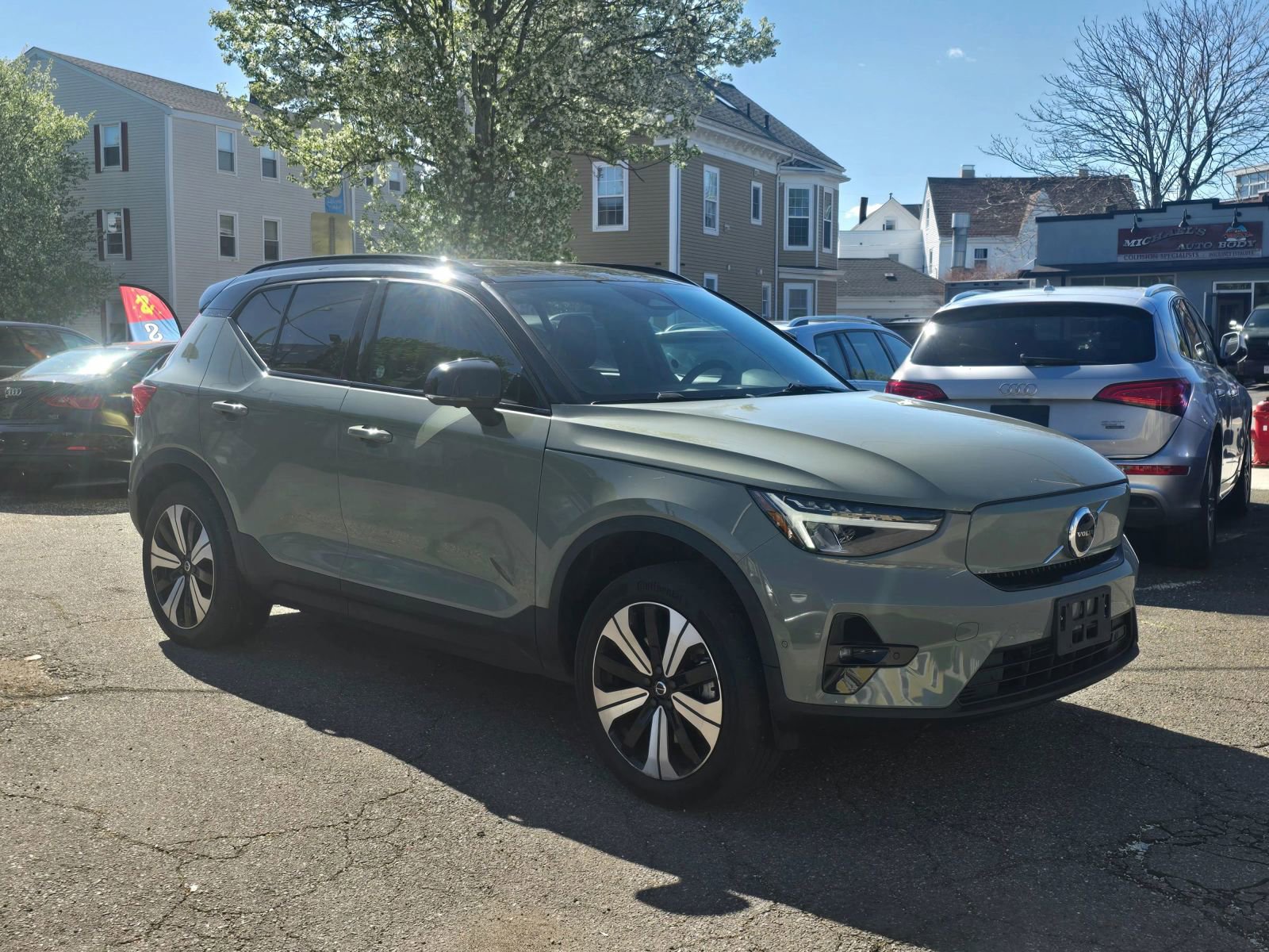 Used 2023 Volvo XC40 Recharge Plus AWD/4WD image 2