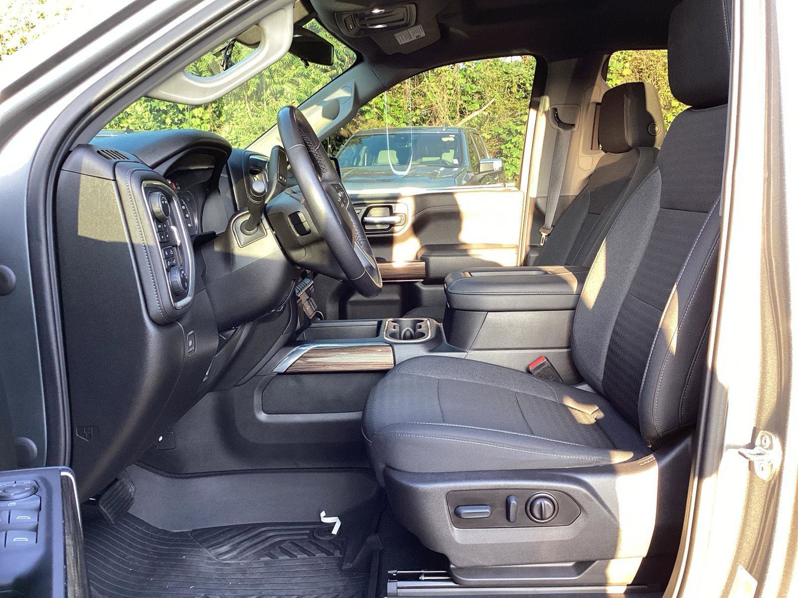 Used 2022 Chevrolet Silverado 1500 LT Trail Boss w/ Bed Protection Package AWD/4WD image 9