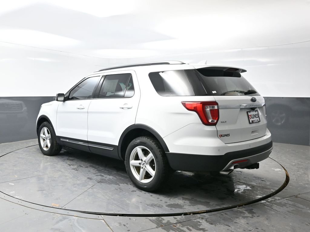 Used 2016 Ford Explorer XLT w/ Equipment Group 201A image 10