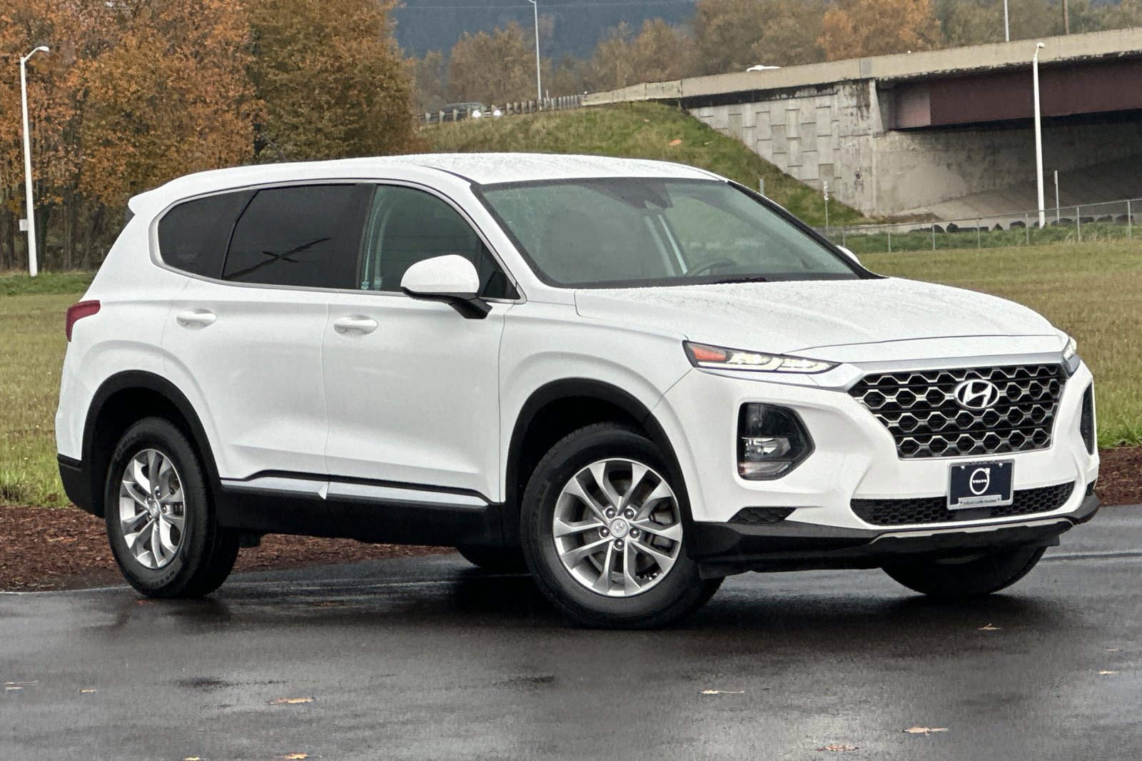 Used 2019 Hyundai Santa Fe SE image 1