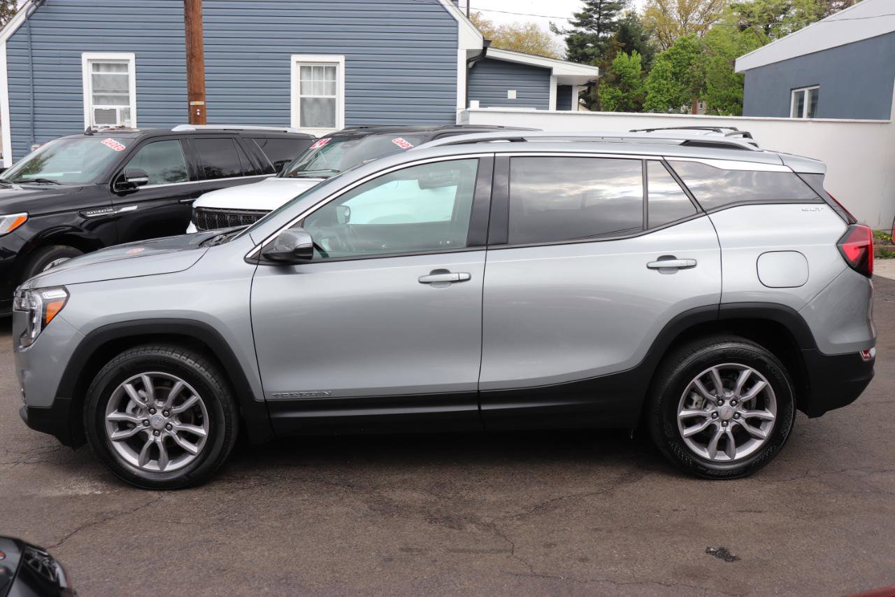 Used 2024 GMC Terrain SLT AWD/4WD image 2