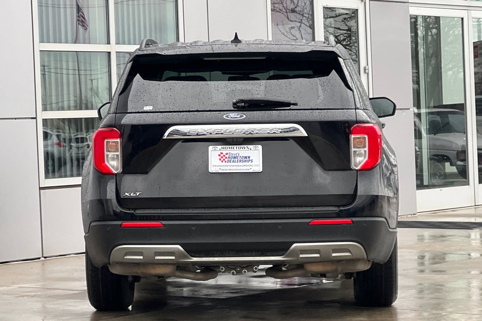 Used 2023 Ford Explorer XLT w/ Equipment Group 202A RWD image 5