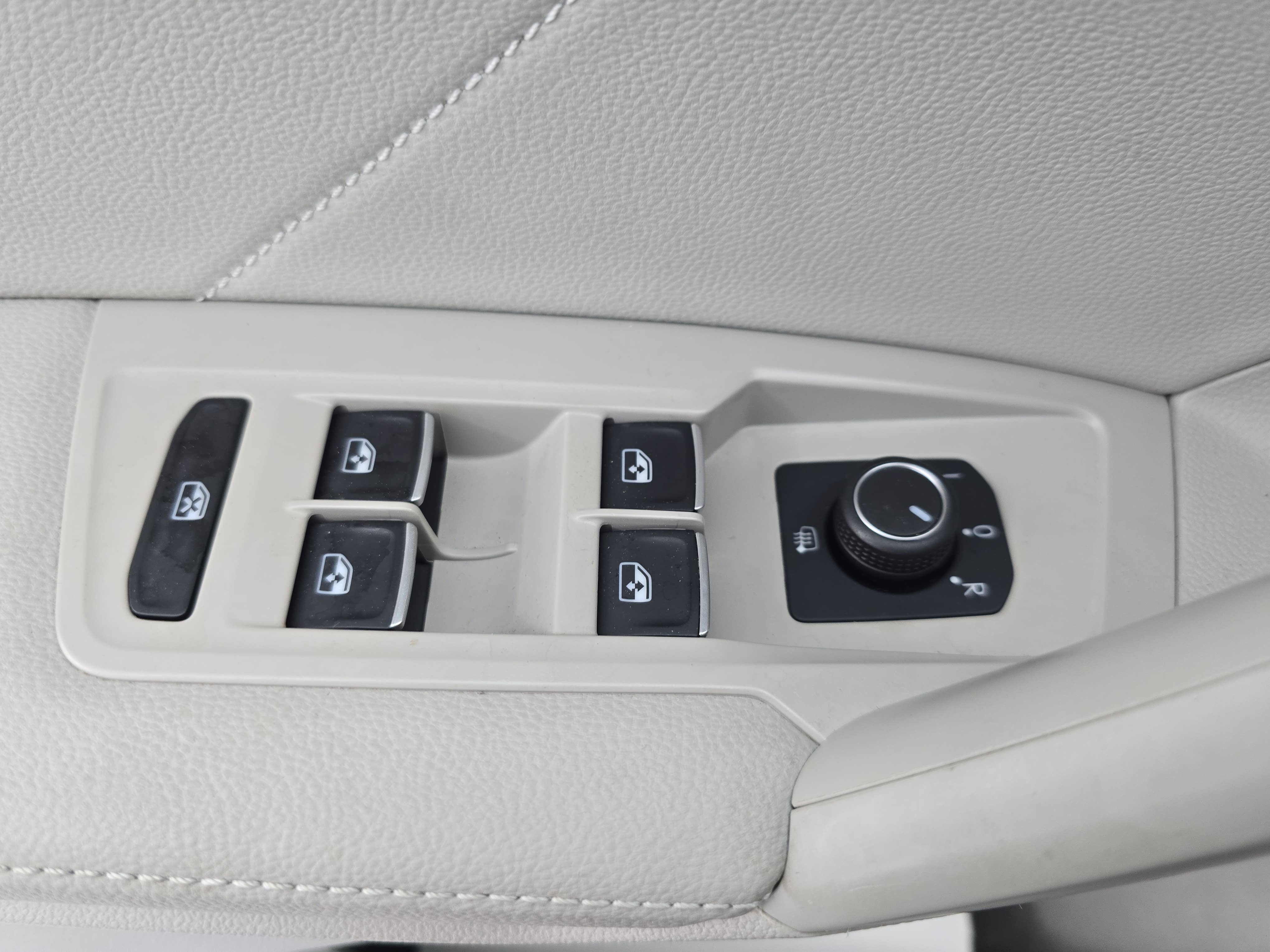 Certified 2024 Volkswagen Tiguan SE R-Line image 26