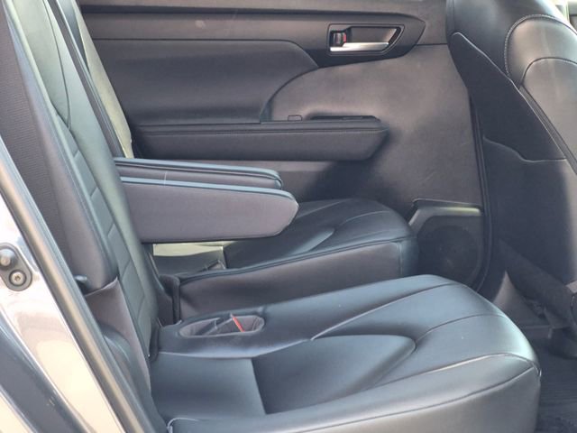 Used 2023 Toyota Highlander XLE image 20