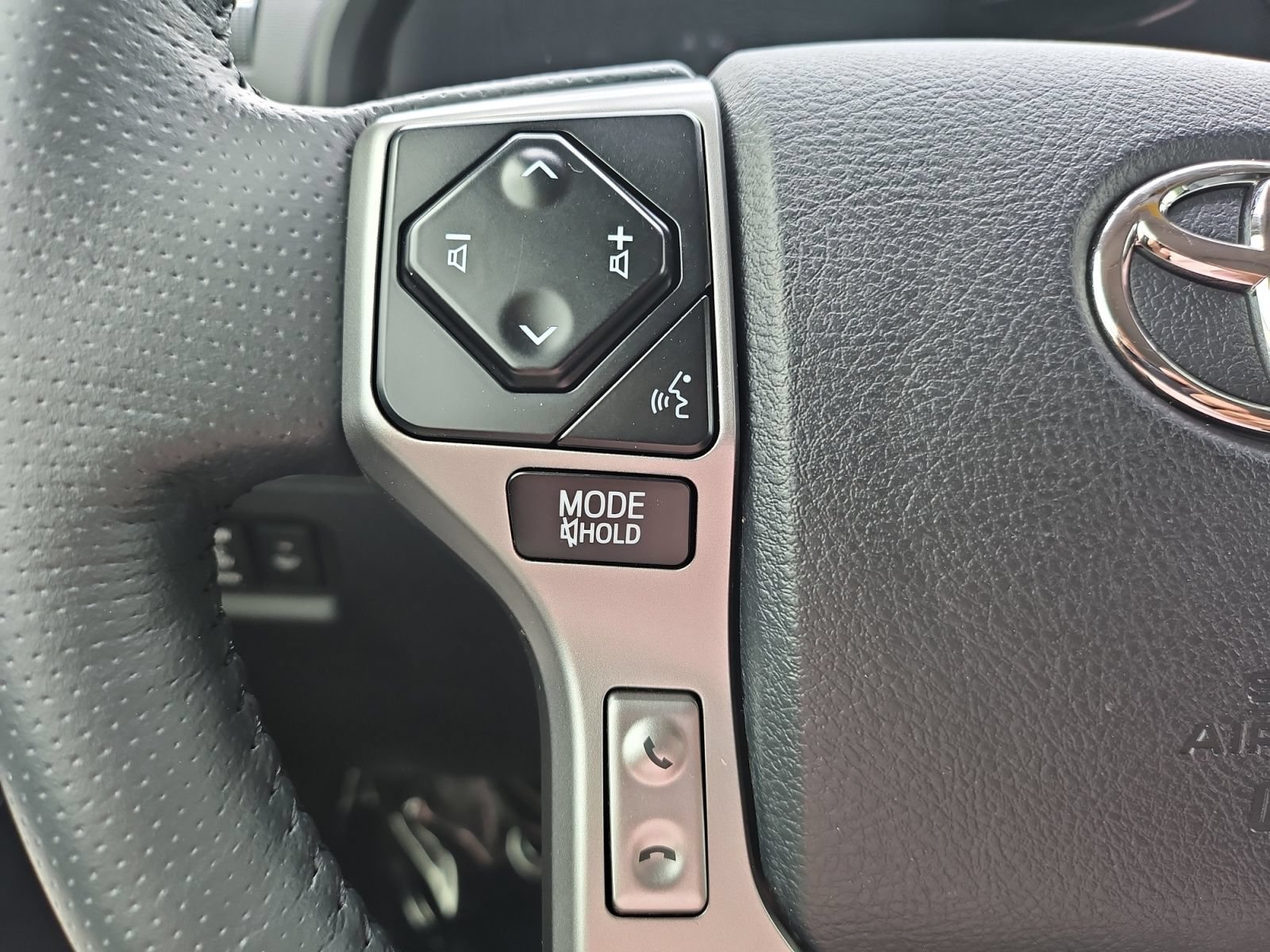 Used 2023 Toyota 4Runner SR5 Premium w/ Moonroof Package RWD image 23