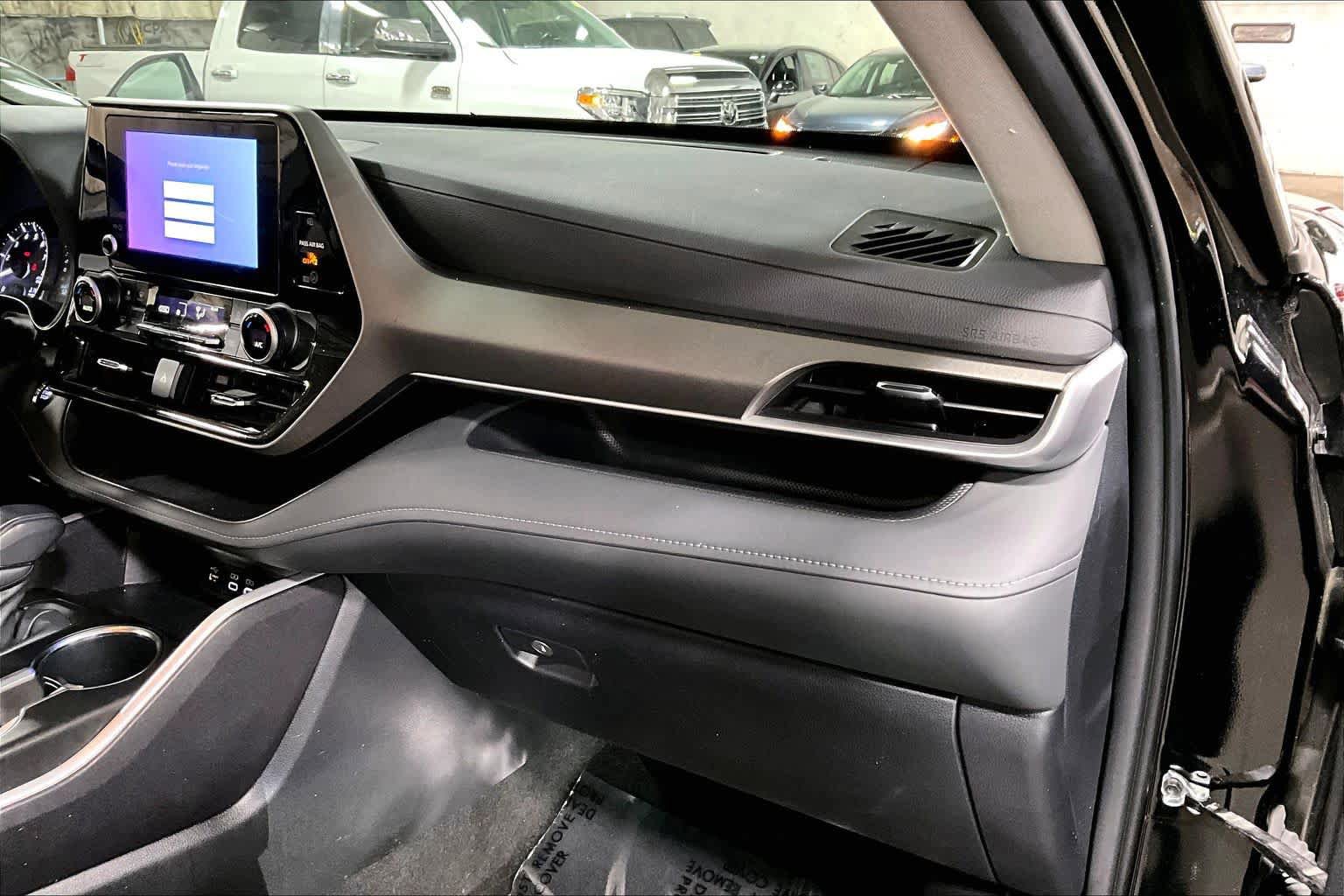 Used 2023 Toyota Highlander L AWD/4WD image 19