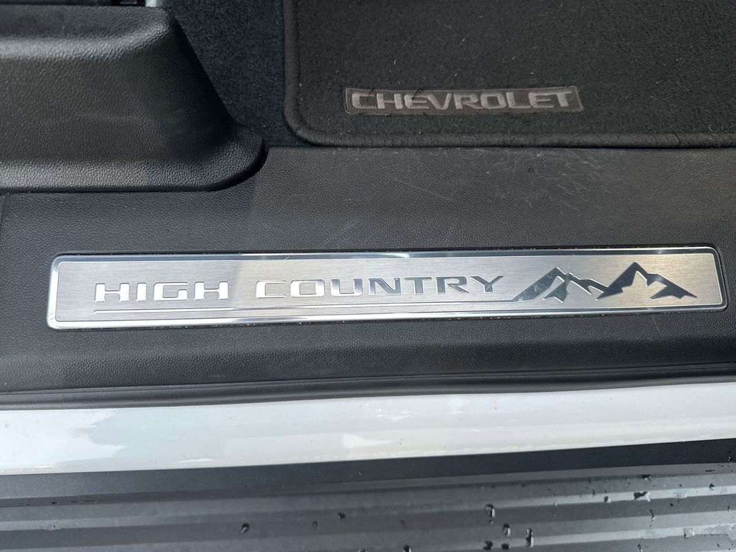 Used 2023 Chevrolet Suburban High Country w/ Premium Package 2 image 16