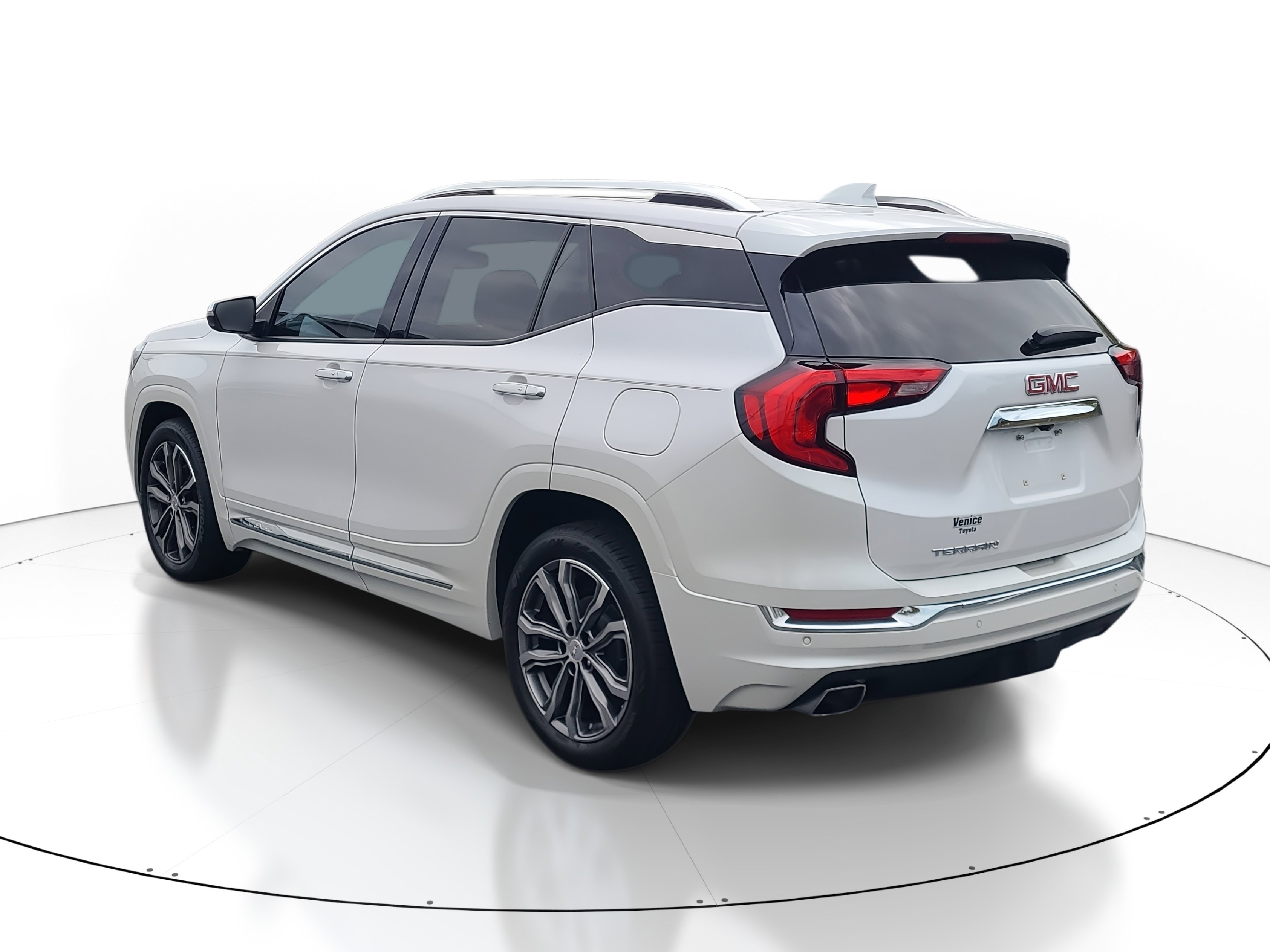 Used 2020 GMC Terrain Denali w/ Denali Premium Package image 4