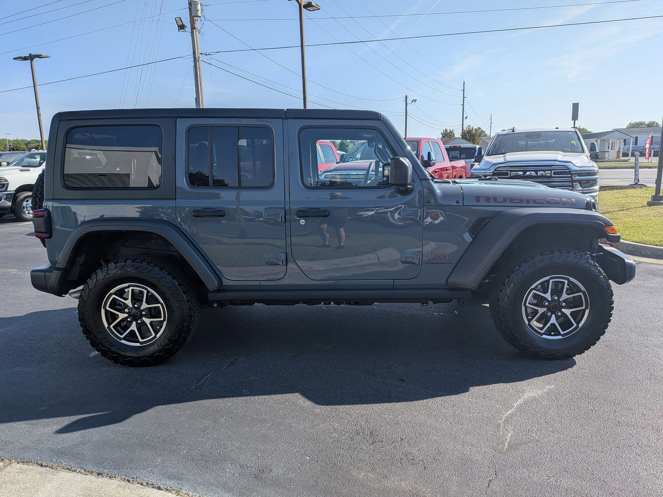 Used 2025 Jeep Wrangler Unlimited Rubicon image 2