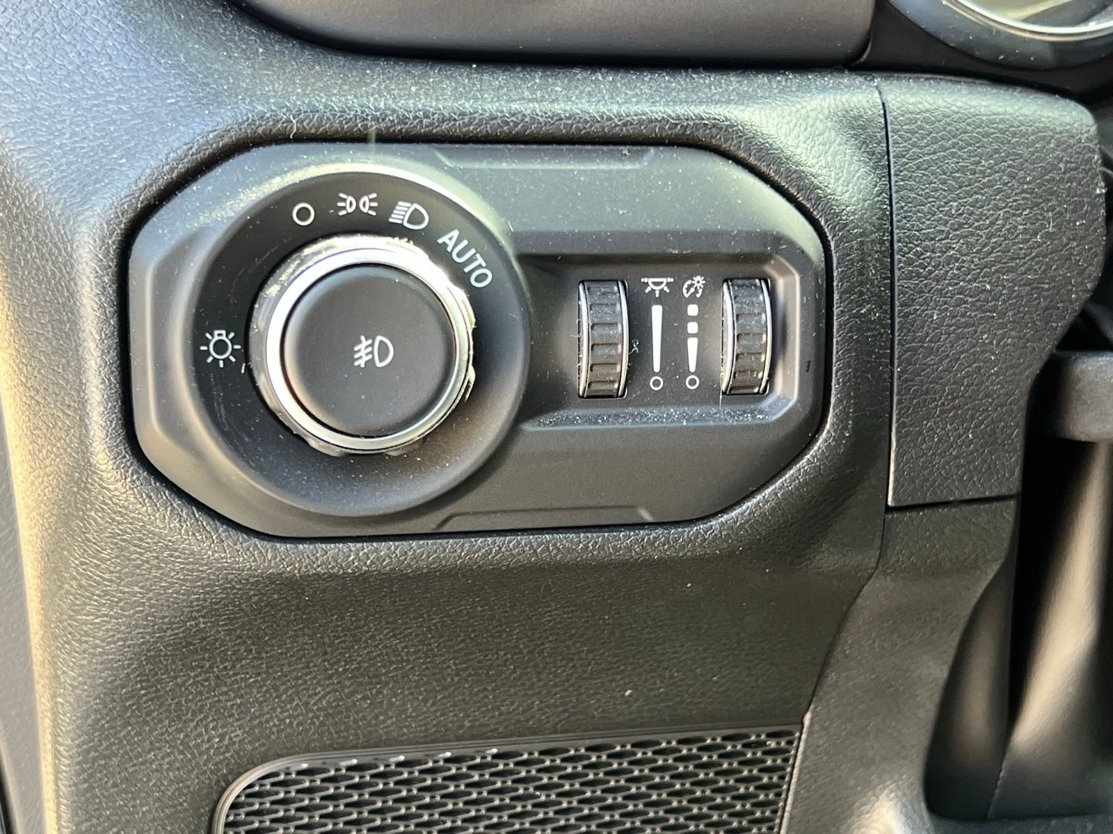 Used 2022 Jeep Wrangler Unlimited Sport image 25