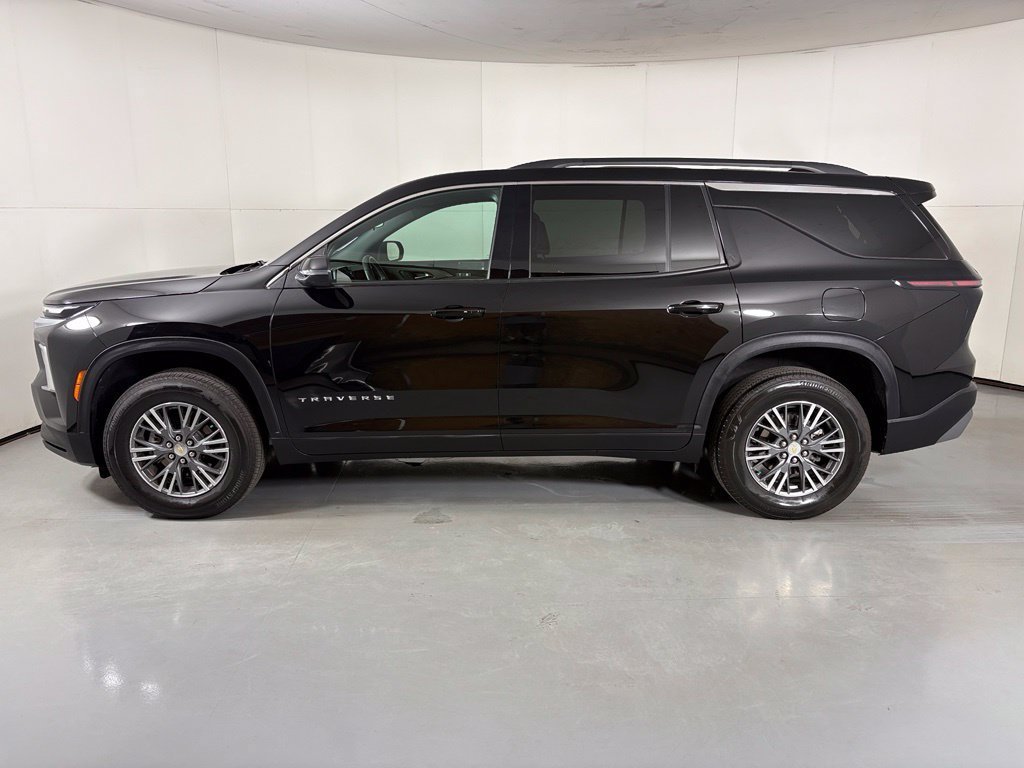 Used 2025 Chevrolet Traverse LT FWD image 5
