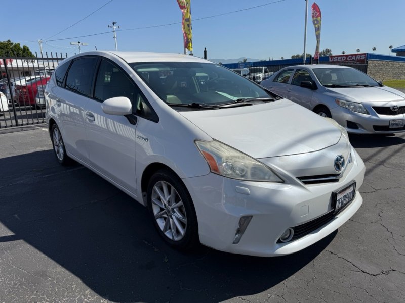 Used 2014 Toyota Prius V Five image 4