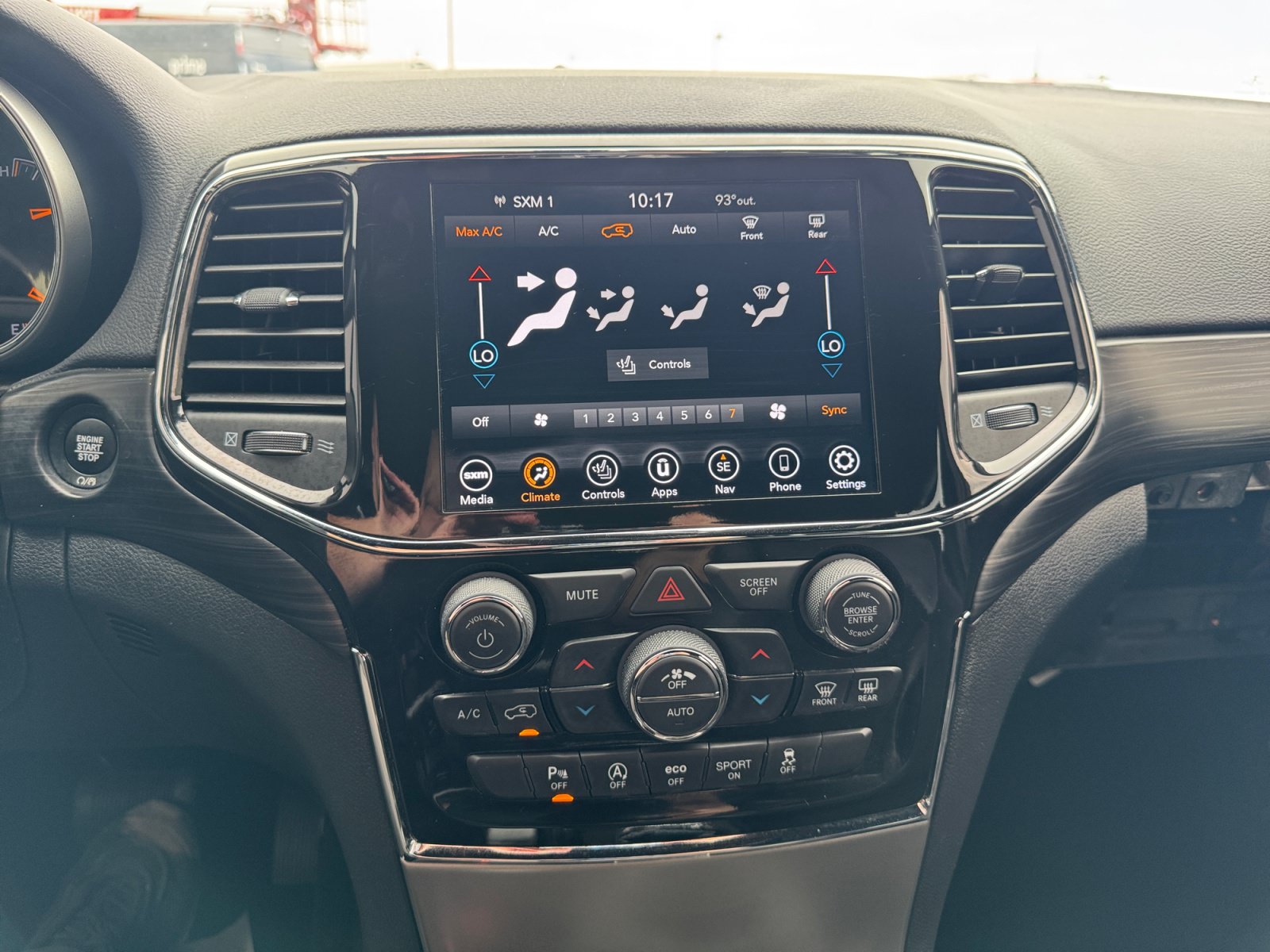 Used 2022 Jeep Grand Cherokee Laredo X AWD/4WD image 21