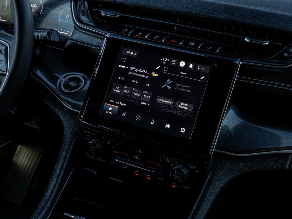 Used 2023 Jeep Grand Cherokee Altitude image 21