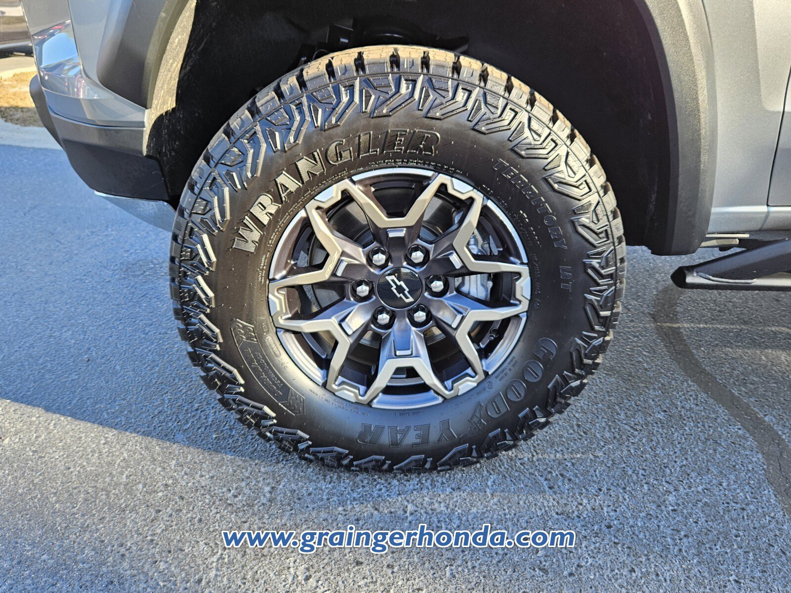 Used 2025 Chevrolet Colorado ZR2 w/ Technology Package image 9