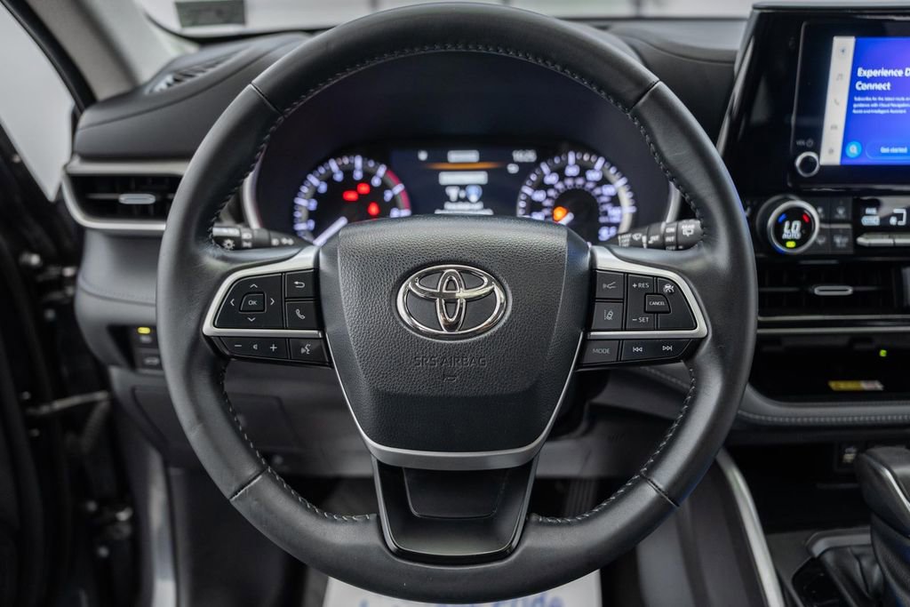 Used 2023 Toyota Highlander XLE AWD/4WD image 31
