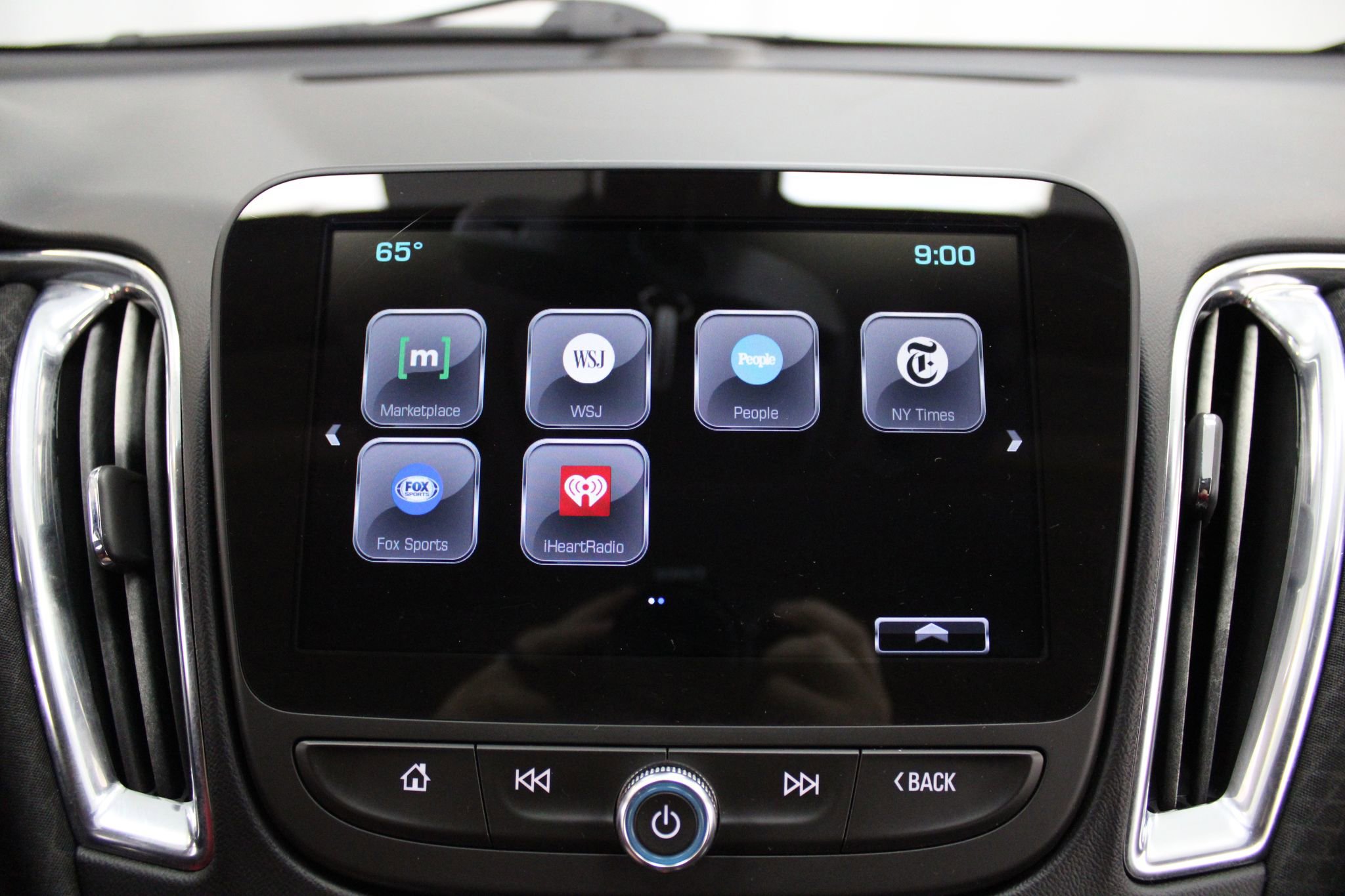 Used 2018 Chevrolet Malibu LT image 38