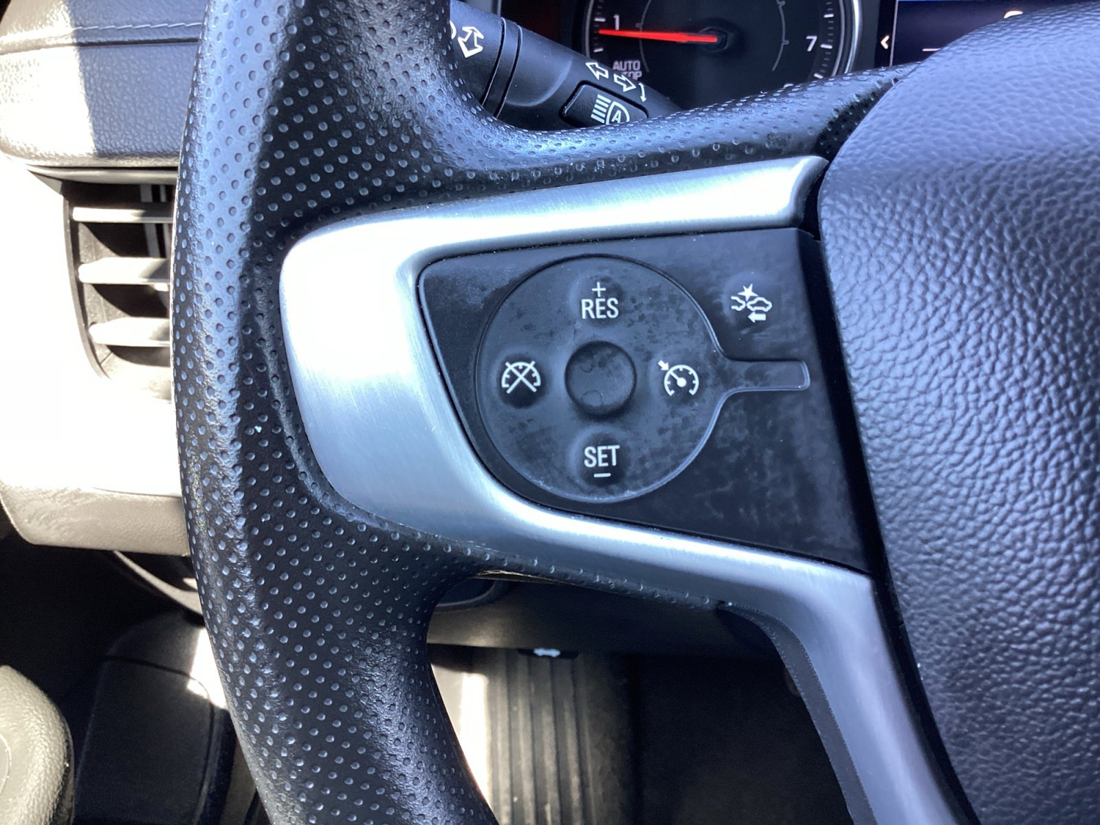 Used 2024 GMC Terrain SLE image 6