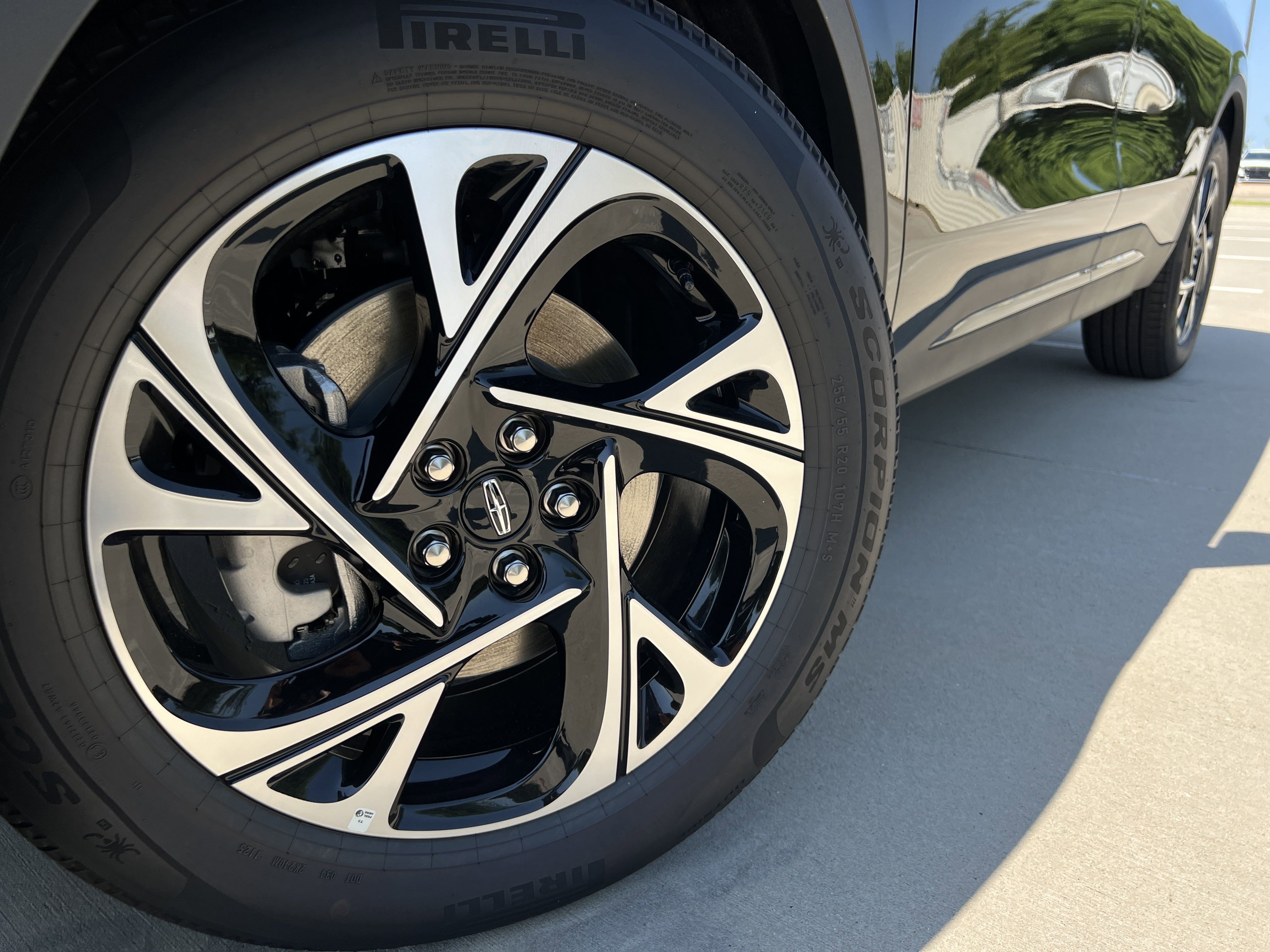 New 2025 Lincoln Nautilus Premier w/ Jet Appearance Package image 14