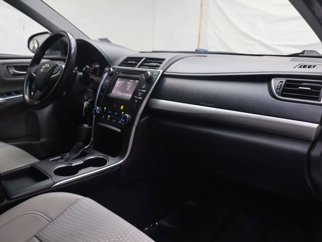 Used 2015 Toyota Camry SE FWD image 11