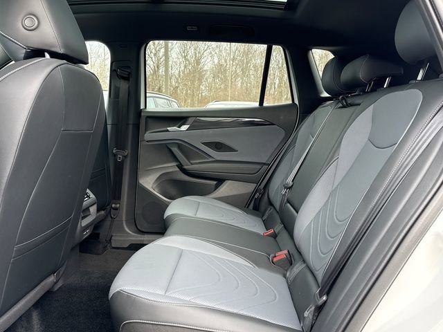 Certified 2025 Volkswagen Tiguan SE R-Line image 25