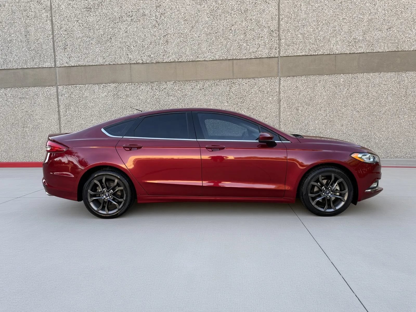 Used 2018 Ford Fusion SE w/ Equipment Group 201A FWD image 6