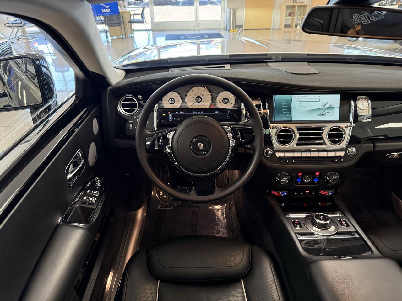 Used 2016 Rolls-Royce Ghost RWD image 13