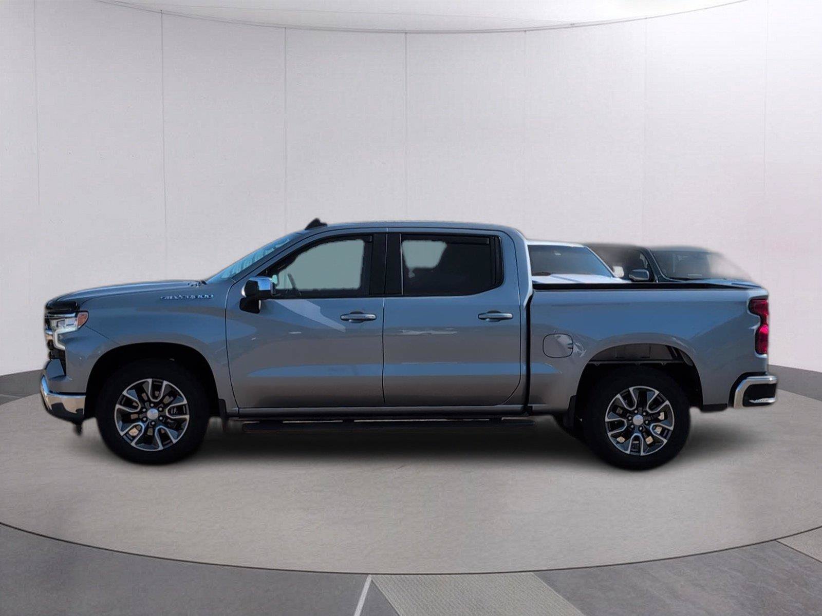 Used 2024 Chevrolet Silverado 1500 LT w/ Leather Package RWD image 2
