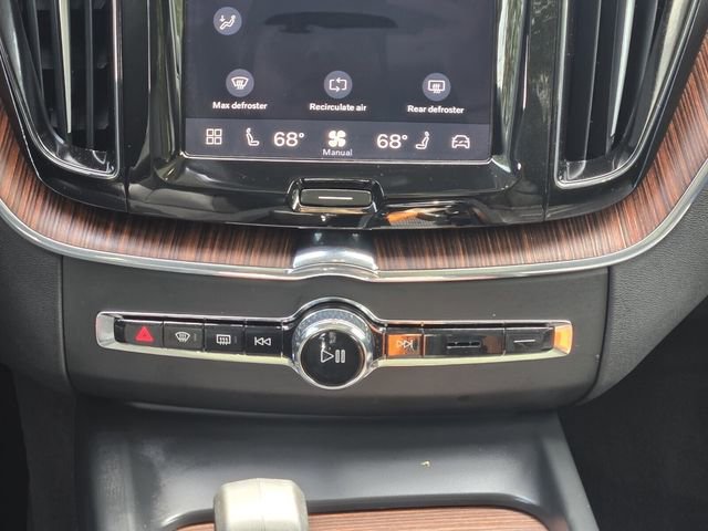 Certified 2024 Volvo XC60 B5 Plus w/ Protection Package Premier AWD/4WD image 20