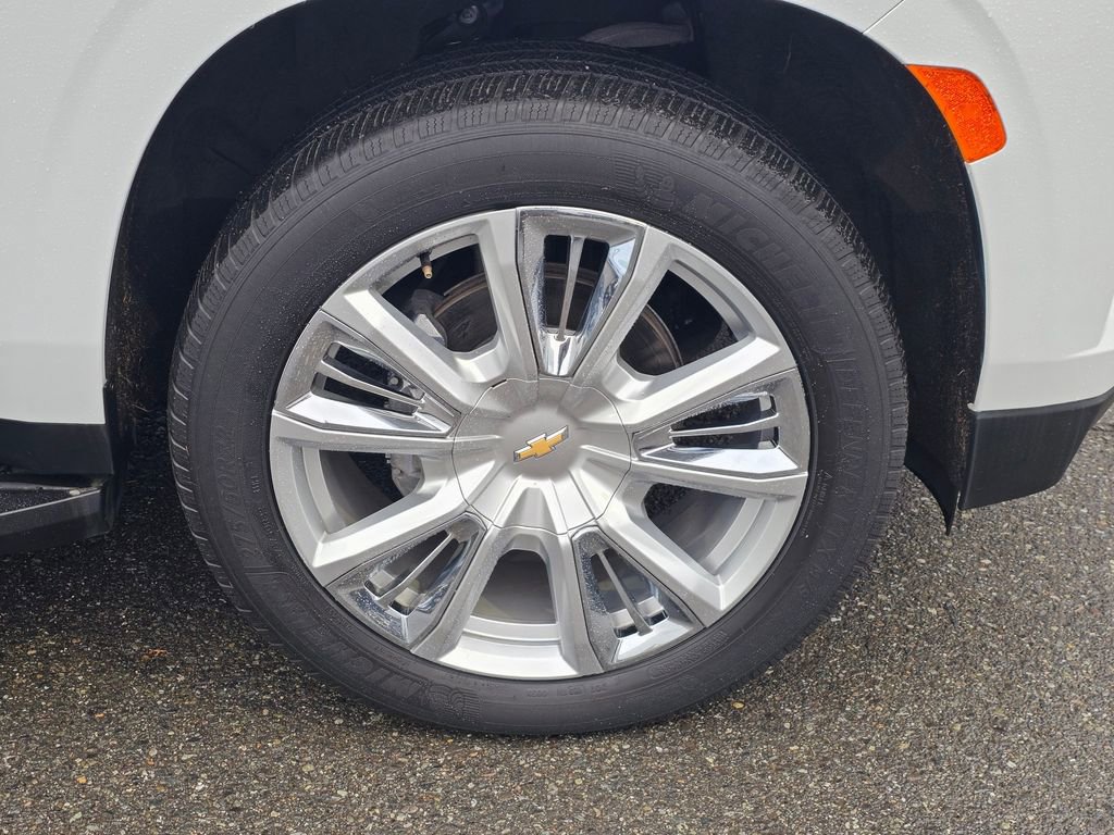 Used 2022 Chevrolet Suburban High Country image 9