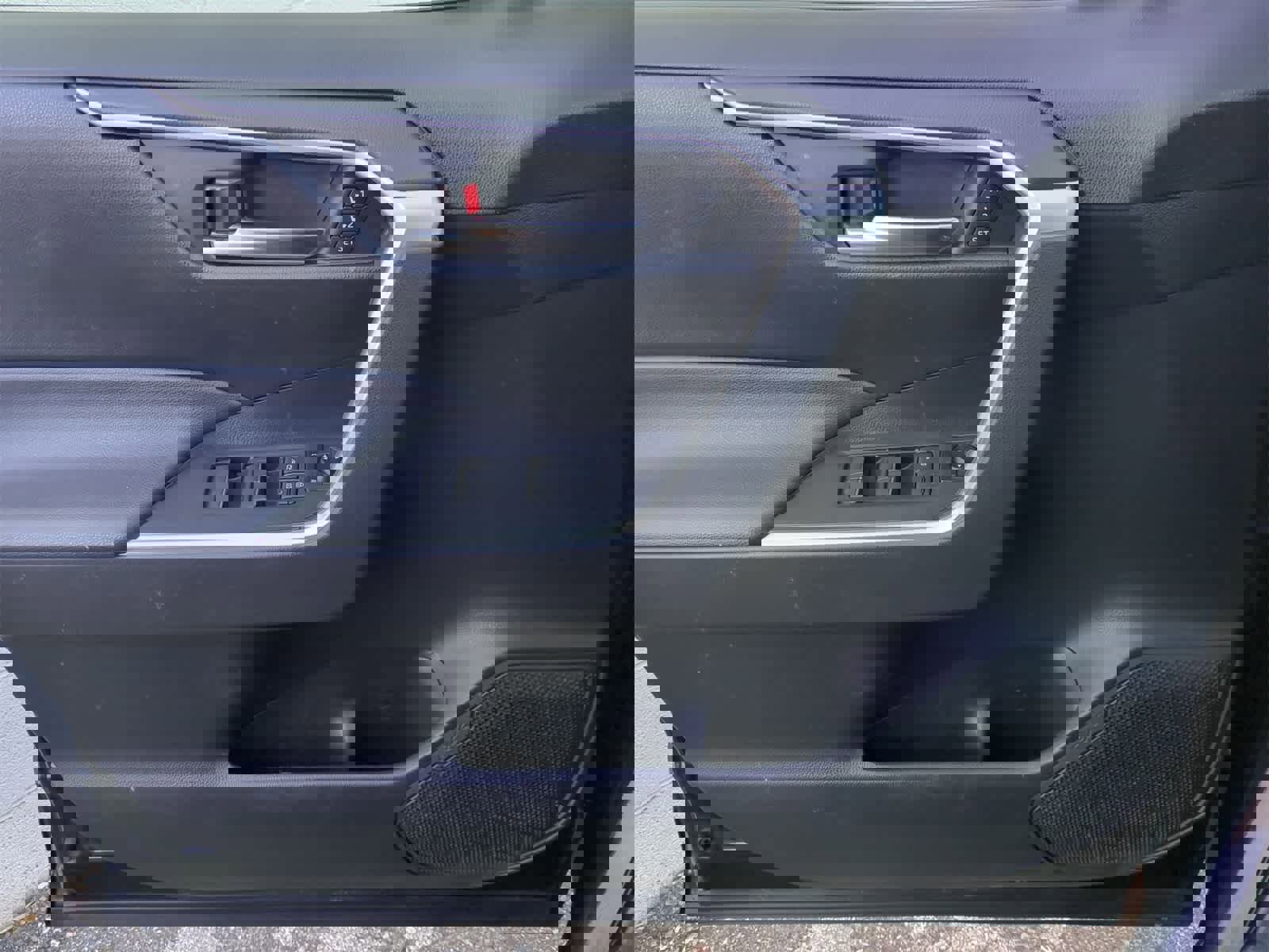 Used 2019 Toyota RAV4 XLE Premium image 30