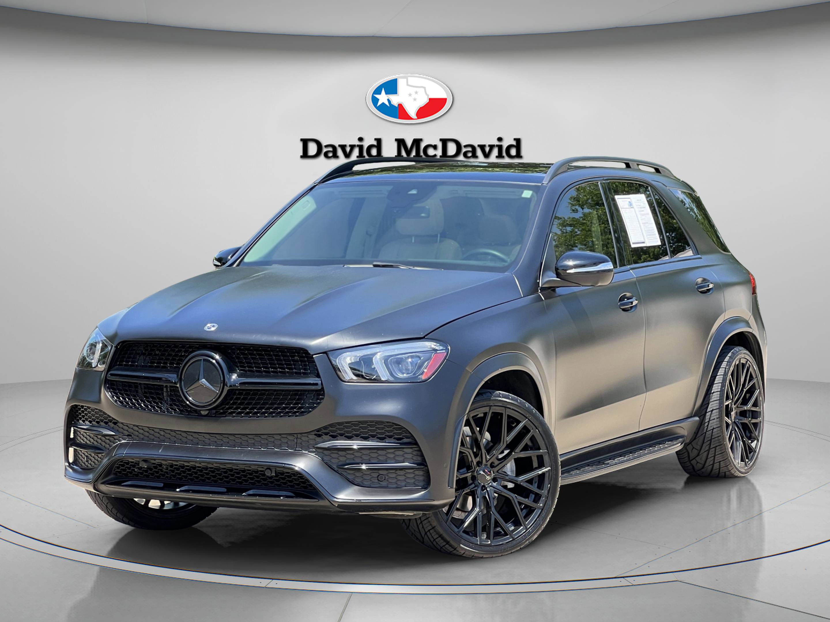 Used 2022 Mercedes-Benz GLE 350 w/ AMG Line Exterior image 2