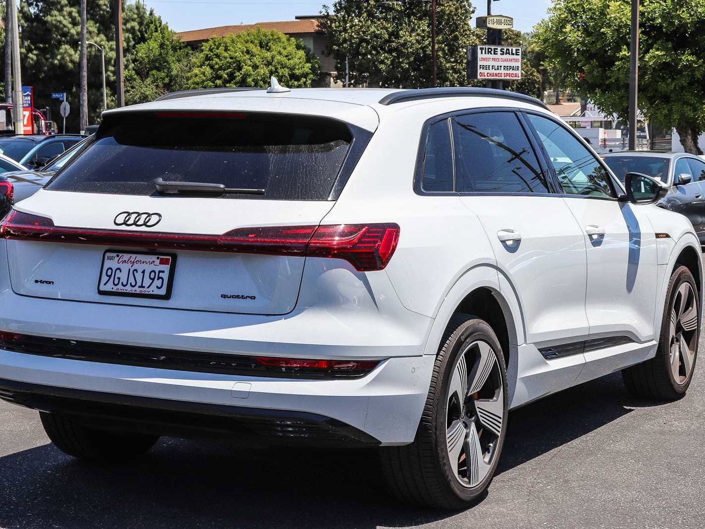 Used 2023 Audi e-tron Premium Plus w/ Premium Plus Package AWD/4WD image 4
