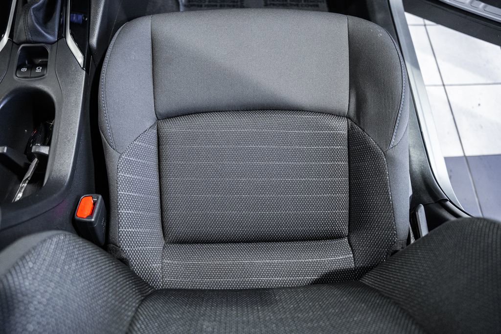 Used 2024 Toyota Corolla Cross SE image 27