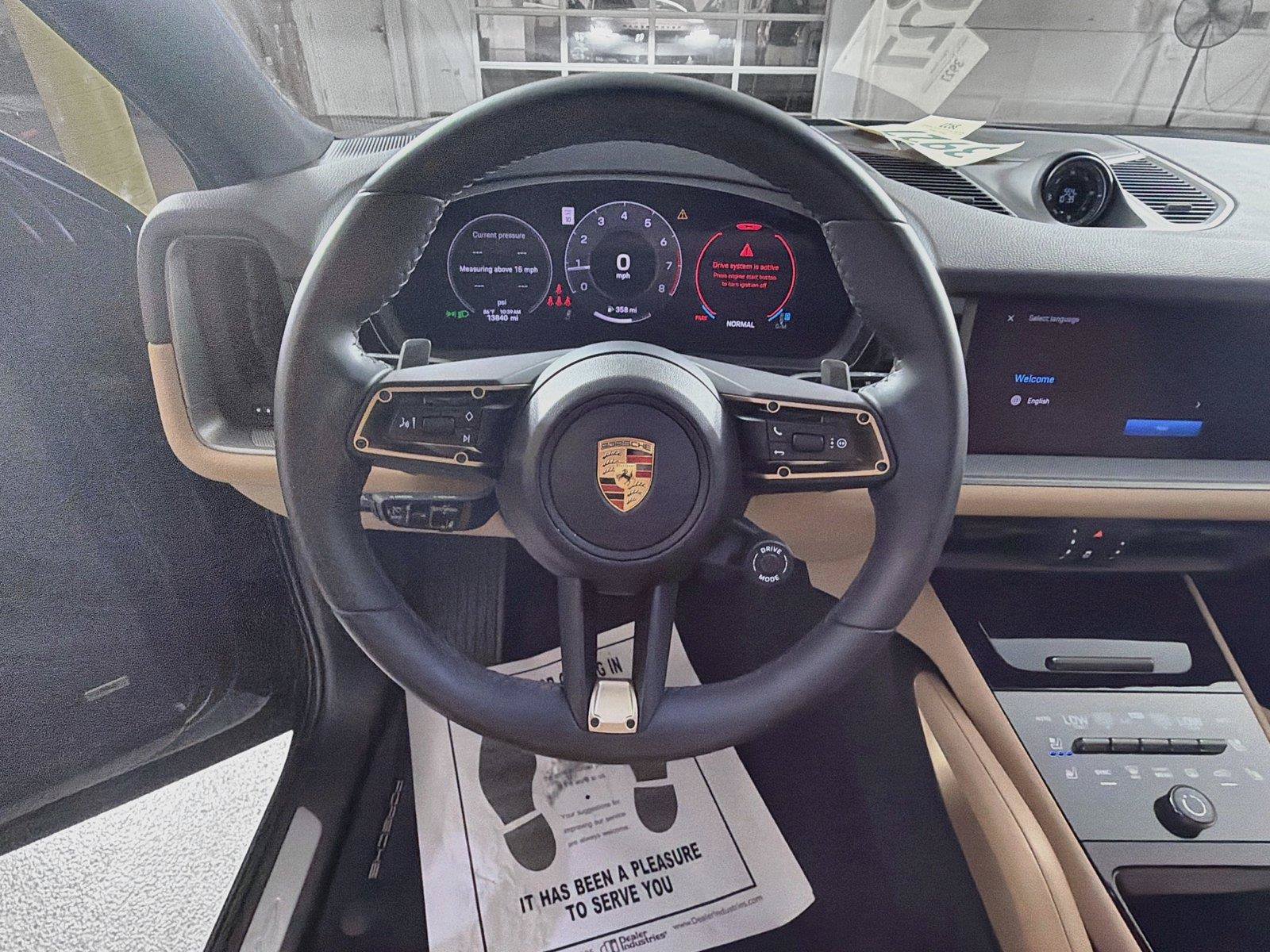 Certified 2025 Porsche Cayenne Coupe AWD/4WD image 20
