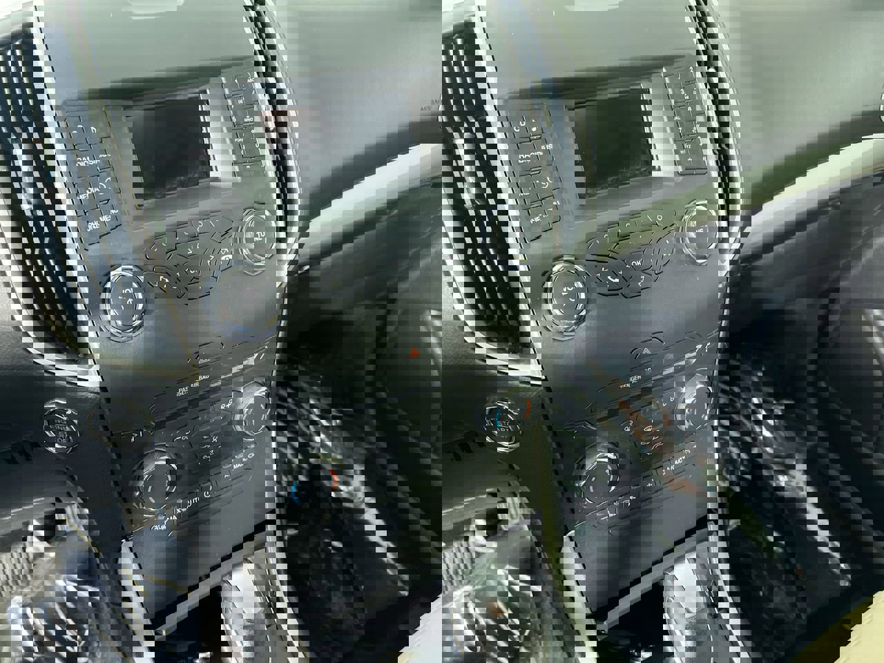 Used 2015 Ford Edge SEL image 27