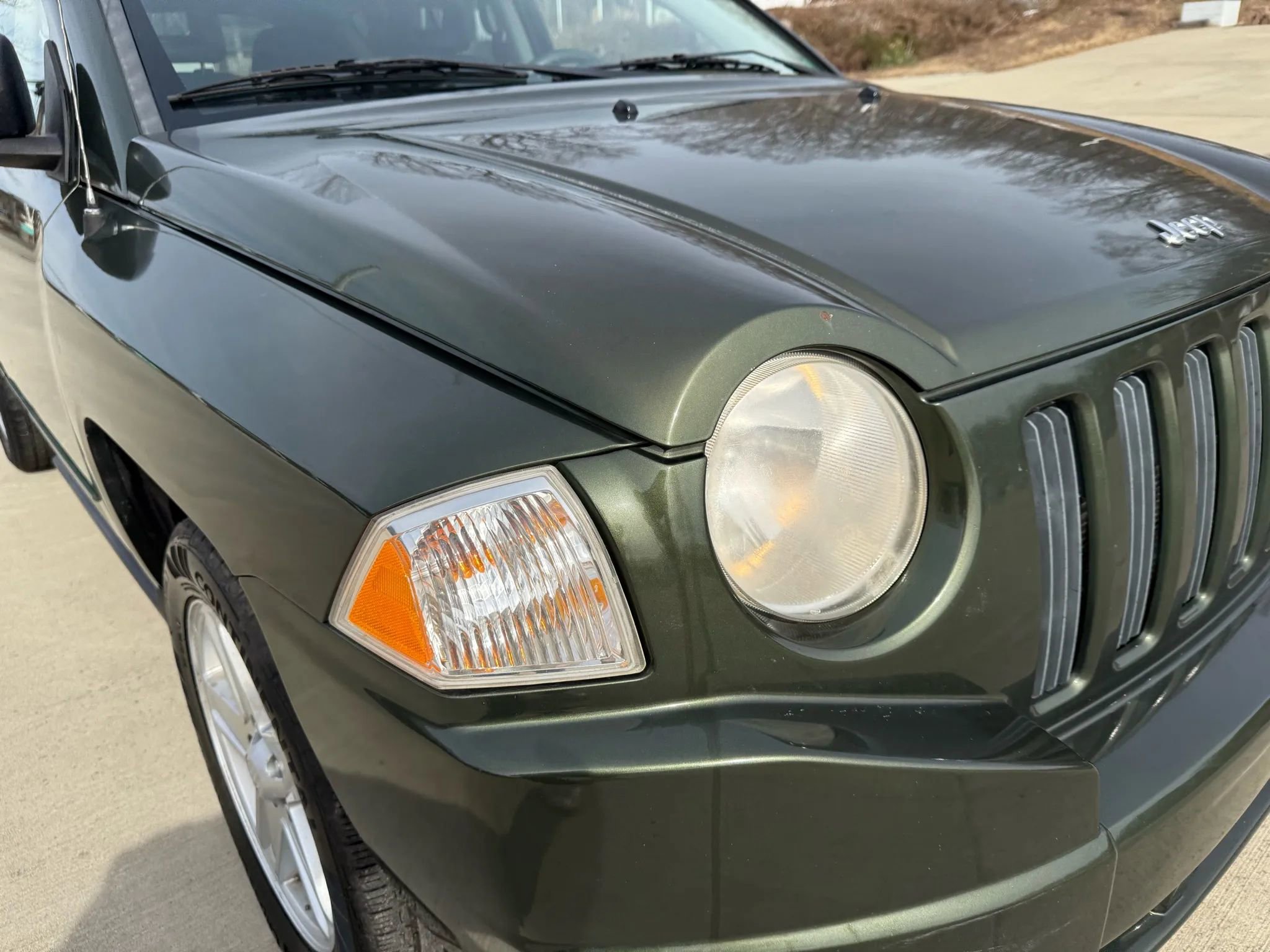 Used 2009 Jeep Compass Sport image 4