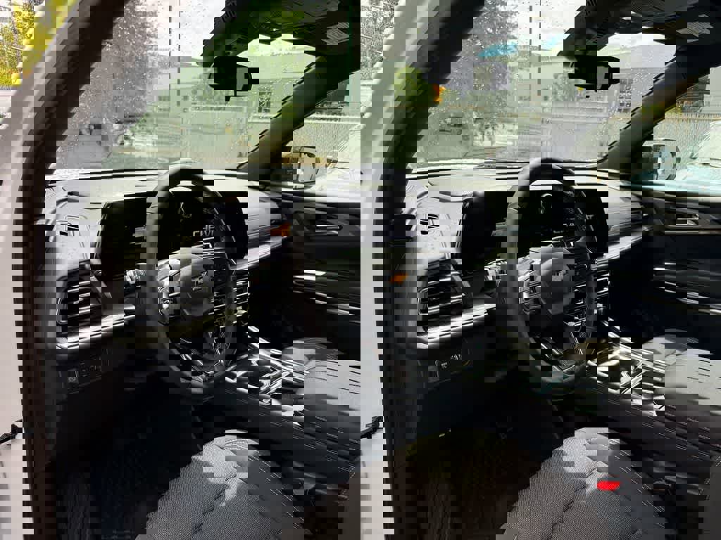 Used 2024 Chevrolet Traverse LT image 2