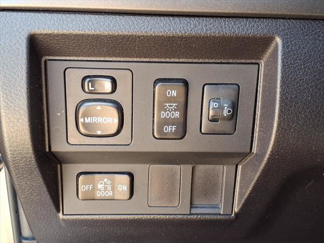 Used 2014 Toyota Tundra SR5 w/ SR5 Upgrade Package AWD/4WD image 13