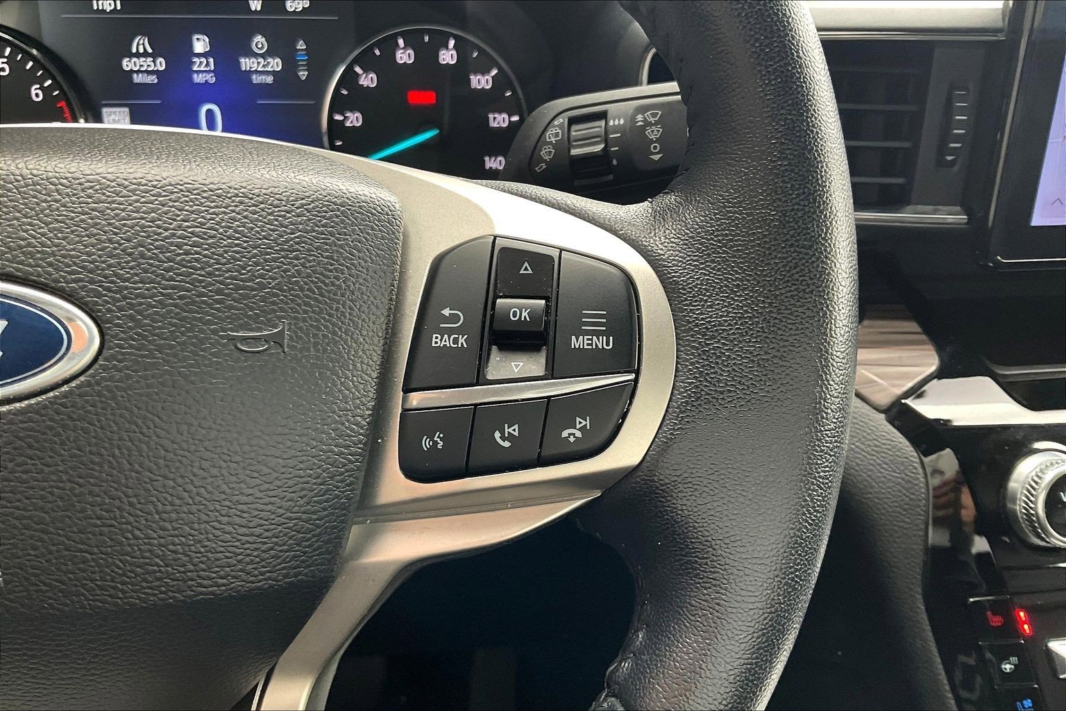 Used 2023 Ford Explorer Limited image 11