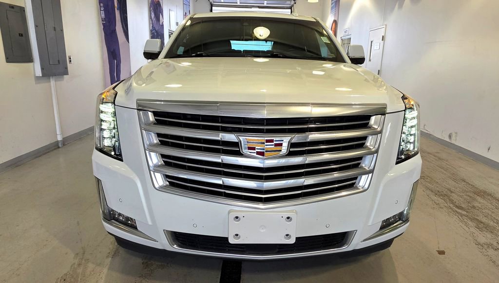 Used 2019 Cadillac Escalade Platinum AWD/4WD image 3
