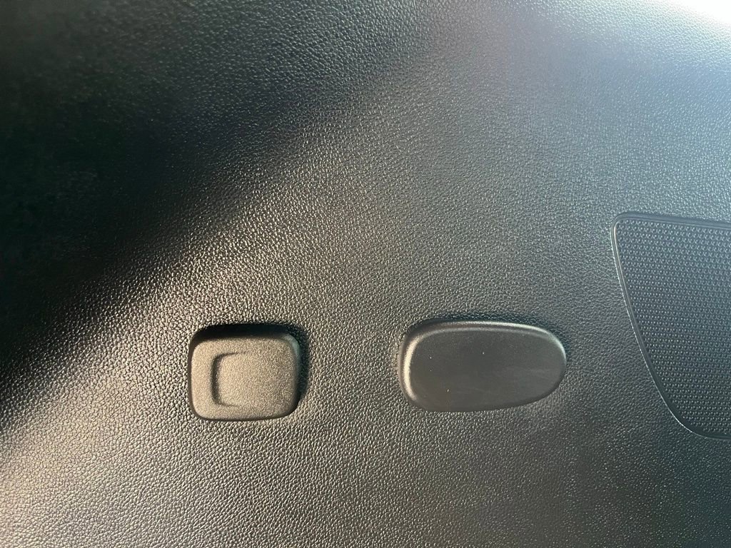 Used 2025 Cadillac XT6 Luxury AWD/4WD image 14