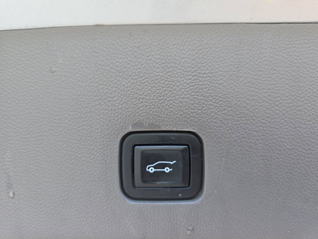 Used 2020 Chevrolet Traverse LT w/ LT Premium Package image 13