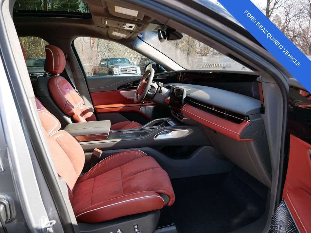 Used 2024 Lincoln Nautilus Black Label w/ Jet Appearance Package (87T) AWD/4WD image 8