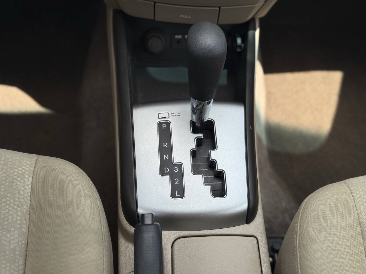 Used 2010 Hyundai Elantra GLS FWD image 16