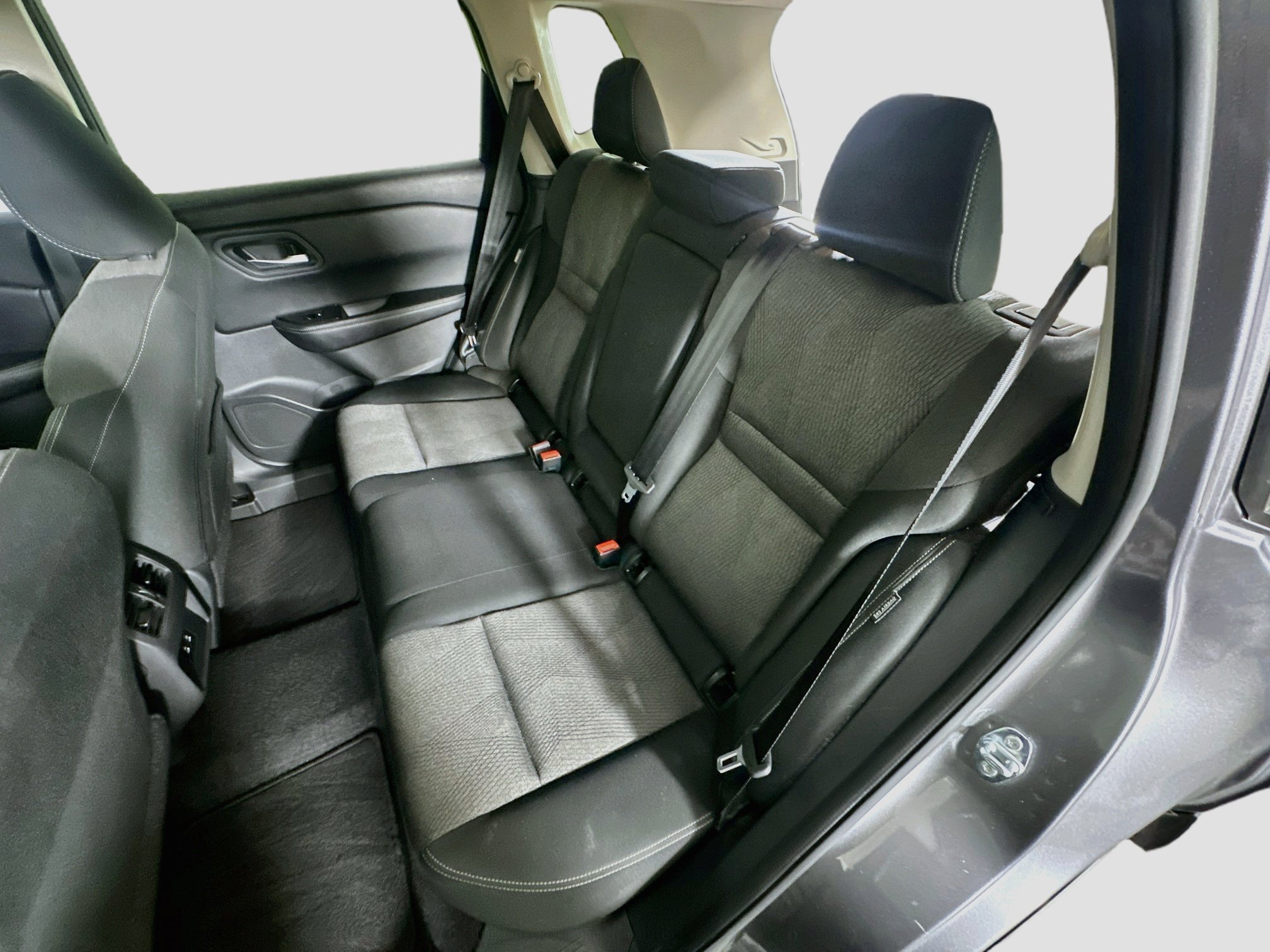 Used 2025 Nissan Rogue SV FWD image 26
