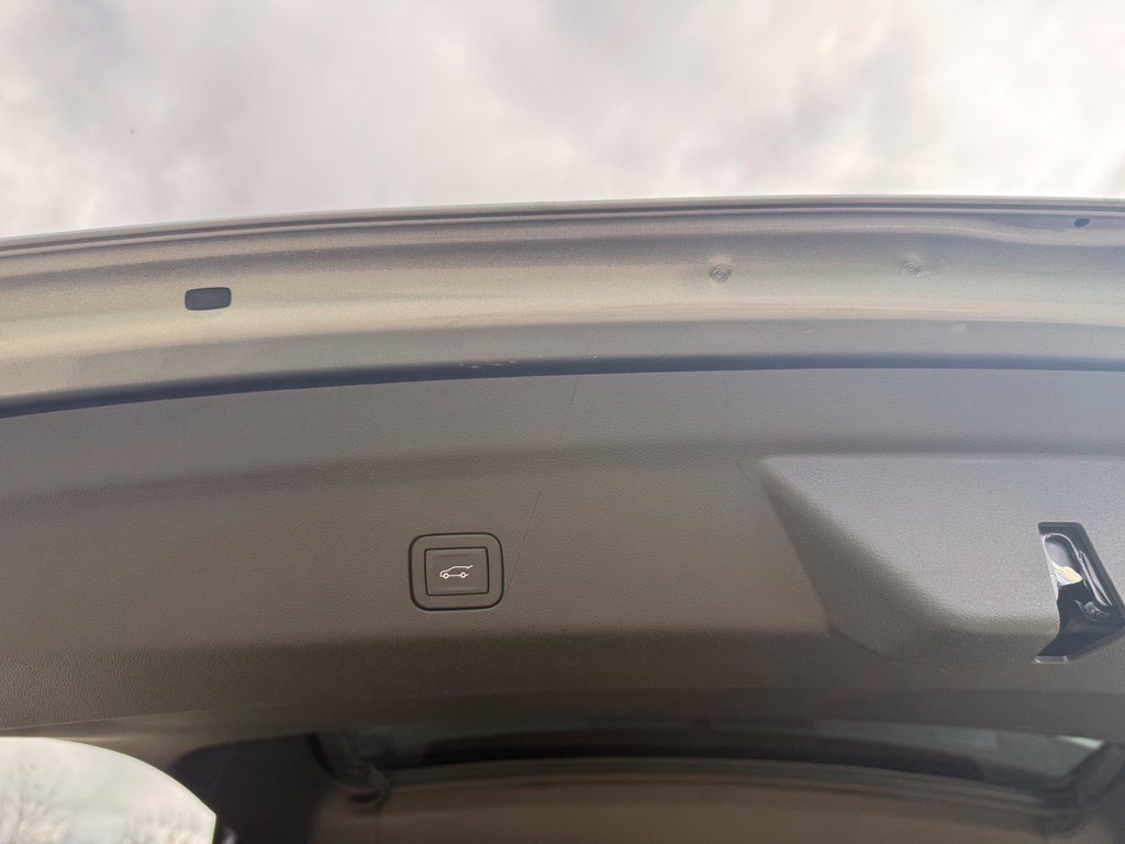 Used 2025 Chevrolet Tahoe High Country AWD/4WD image 8