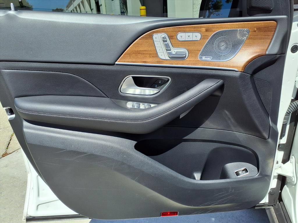 Used 2025 Mercedes-Benz GLE 350 4MATIC w/ Winter Package image 18