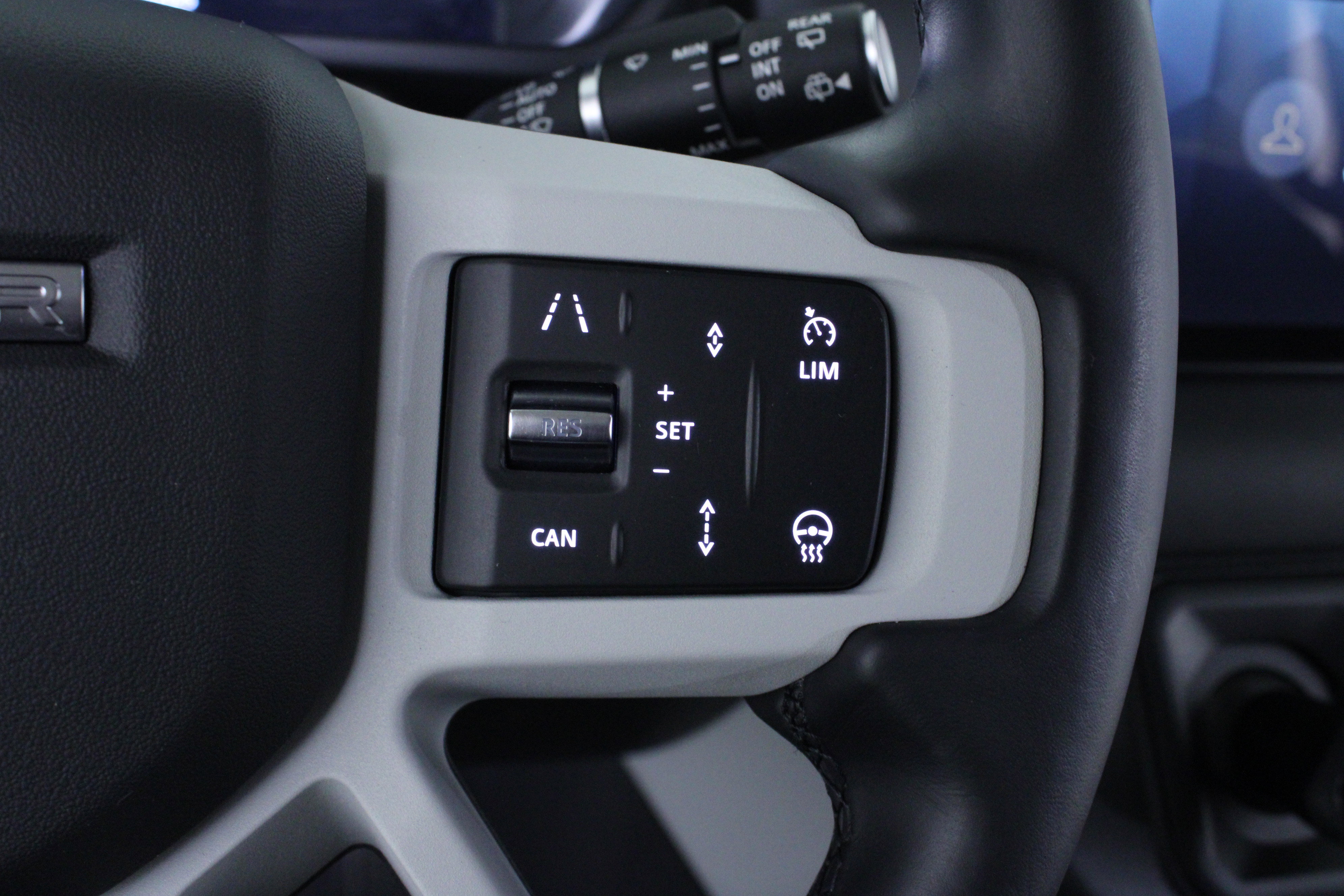 Used 2024 Land Rover Defender 110 S image 22