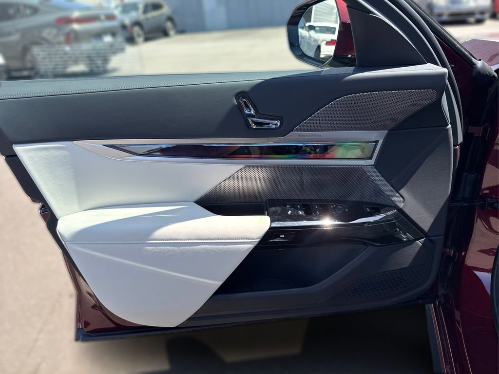 New 2025 BMW 750e xDrive image 26